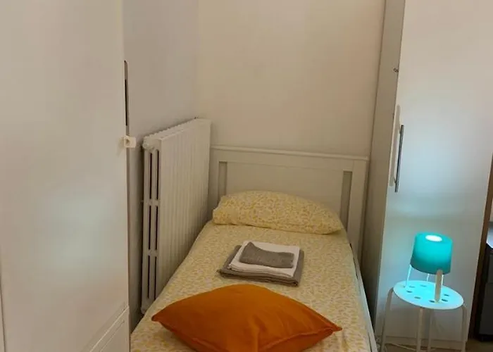 לינה וארוחת בוקר Backpackers House *