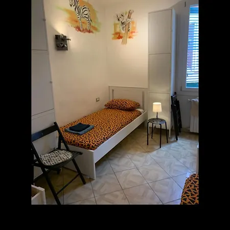 לינה וארוחת בוקר Backpackers House בולוניה