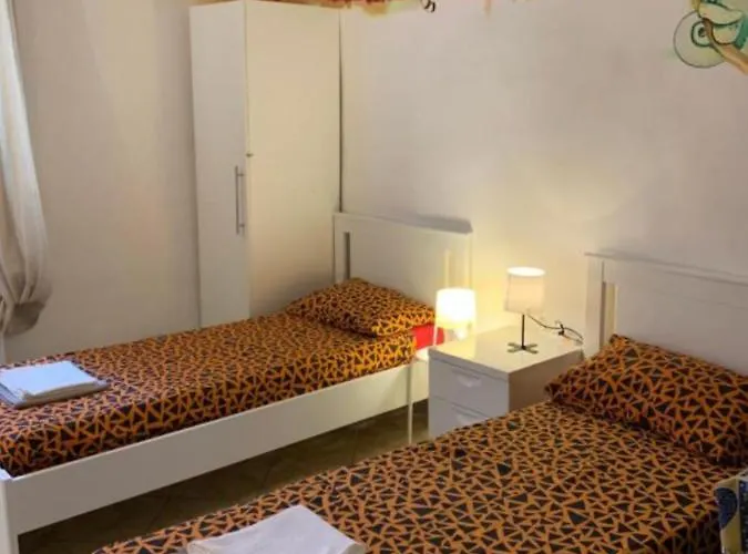 Backpackers House Panzió Bologna